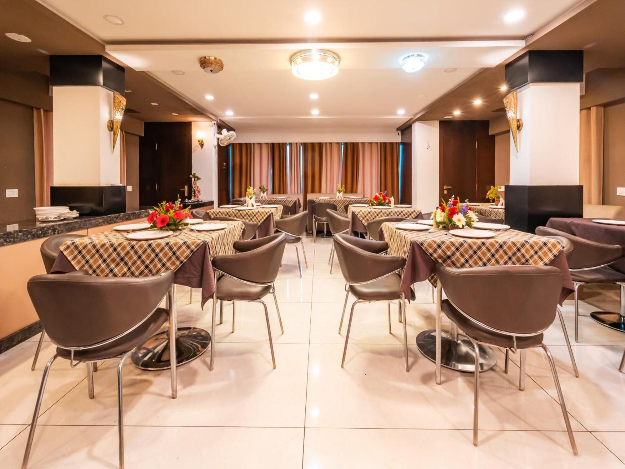 Hotel Signature Planet Indore Exterior foto